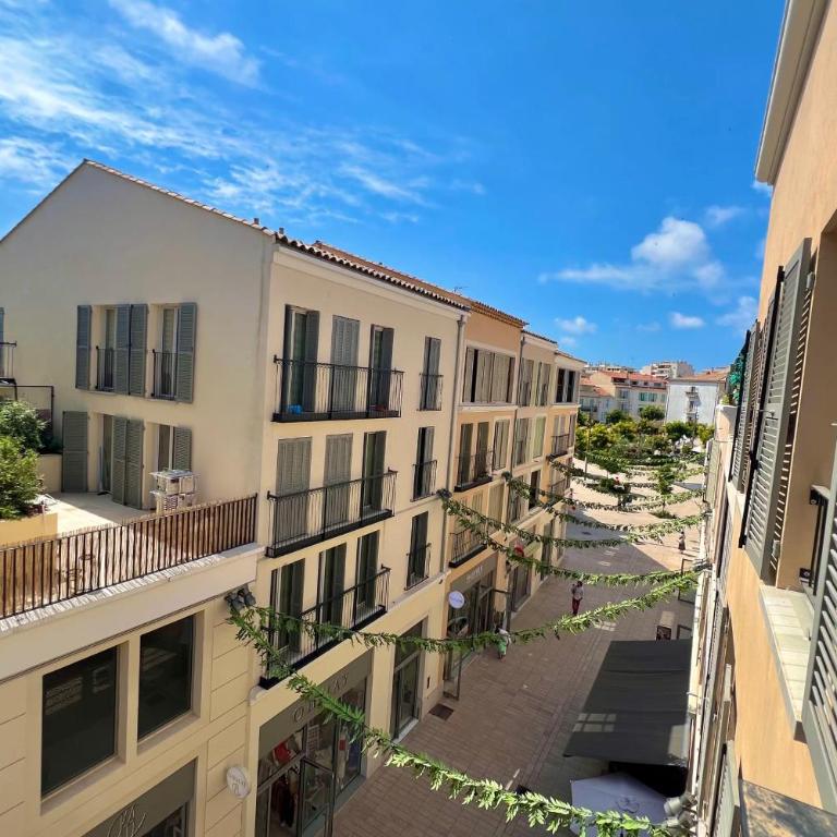 OLD ANTIBES - 4 persons - Private parking - Apartment - 4