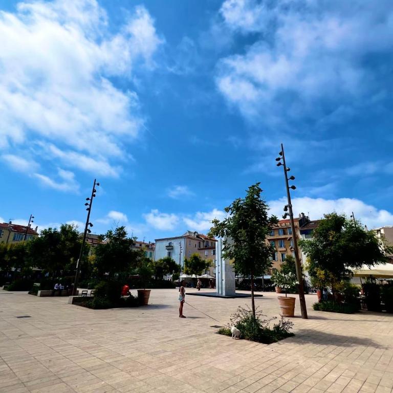 OLD ANTIBES - 4 persons - Private parking - Apartment - 12