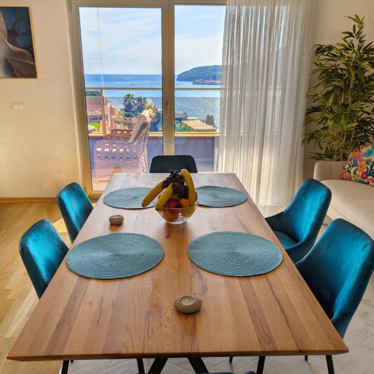 Lux Apartments Harmonia - Three-Bedroom Deluxe Apartment - 1