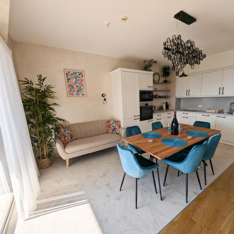 Lux Apartments Harmonia - Three-Bedroom Deluxe Apartment - 2