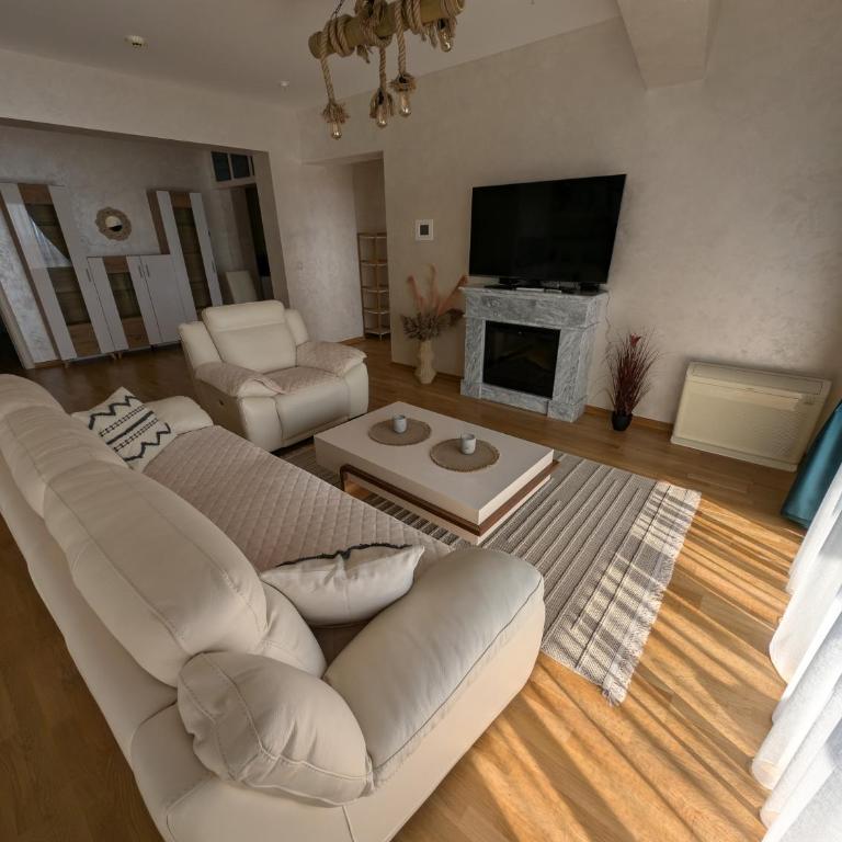 Lux Apartments Harmonia - Three-Bedroom Deluxe Apartment - 3