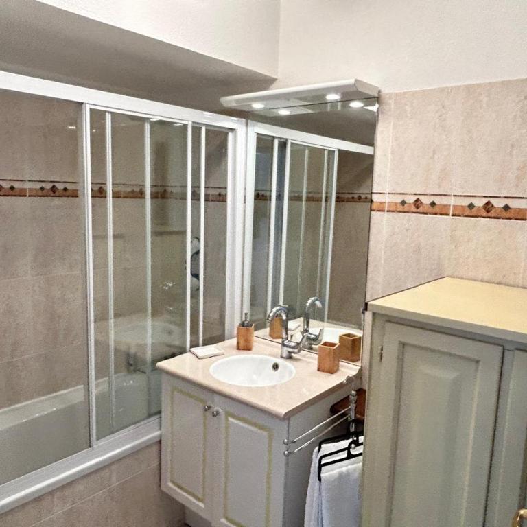 VUE mer 02 chambres 45M et parking gratuit - Appartement 1 Chambre - 10