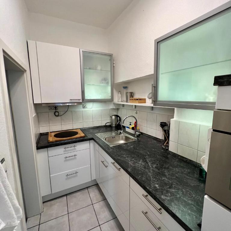 Sahara Hosting Apartments Nürnberg City Room 3 - Habitación Doble con baño compartido - 15