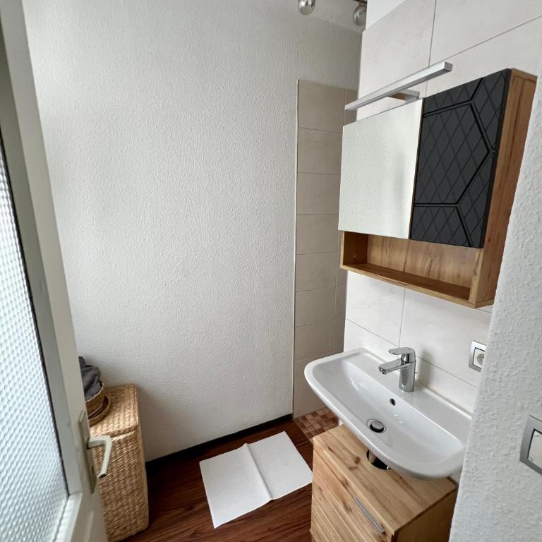 Sahara Hosting Apartments Nürnberg City Room 3 - Habitación Doble con baño compartido - 24