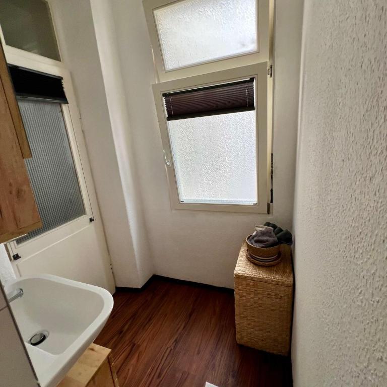 Sahara Hosting Apartments Nürnberg City Room 3 - Habitación Doble con baño compartido - 25