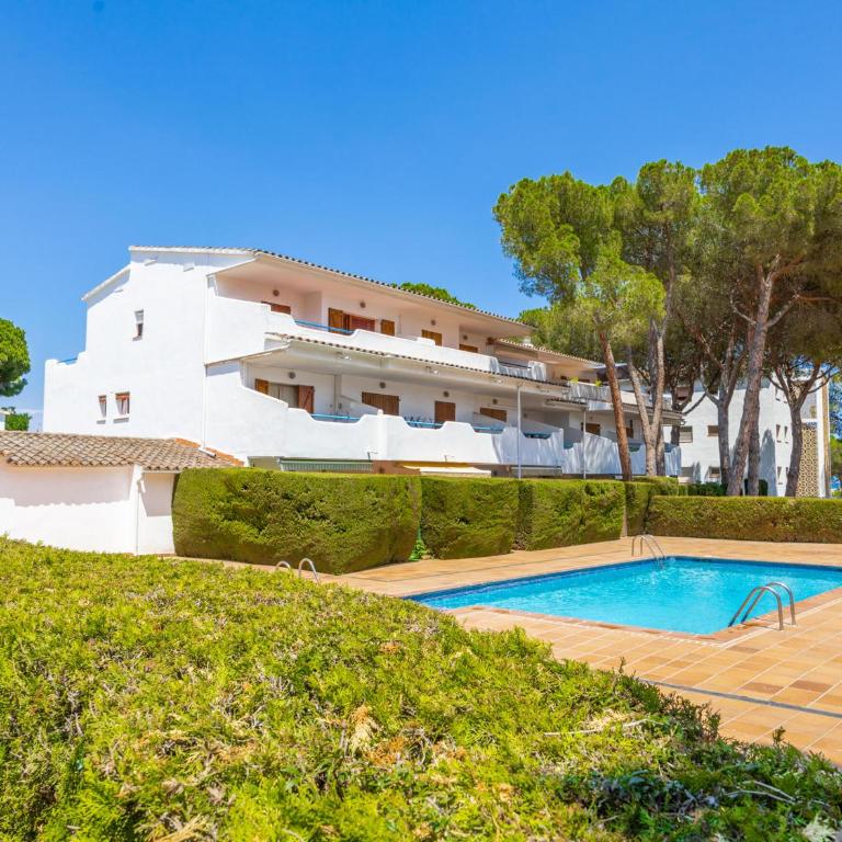 Apartamento Familiar con Climatización y Aparcamiento Cerca de la Playa - ES-325-20 - Apartment - 1