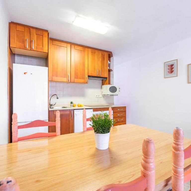 Apartamento Familiar con Climatización y Aparcamiento Cerca de la Playa - ES-325-20 - Apartment - 16