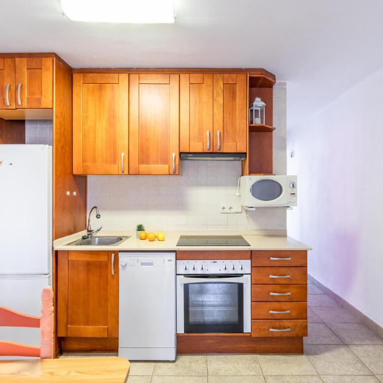 Apartamento Familiar con Climatización y Aparcamiento Cerca de la Playa - ES-325-20 - Apartment - 20