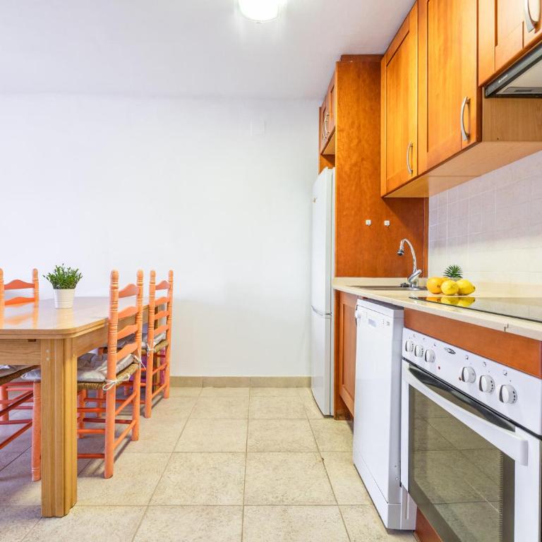 Apartamento Familiar con Climatización y Aparcamiento Cerca de la Playa - ES-325-20 - Apartment - 21