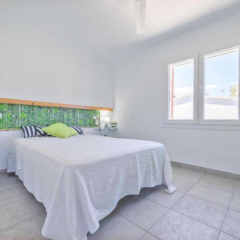 Apartamento Familiar con Climatización y Aparcamiento Cerca de la Playa - ES-325-20 - Apartment - 30