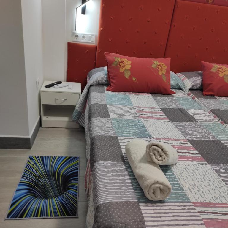 Con terraza y muy cerca de la playa,centro y estación de tren - Casa de 4 dormitorios - 6