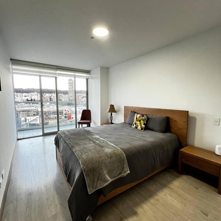 Depa de 3 dormitorios con piscina, jacuzzi y parking gratis - Three-Bedroom Apartment with Balcony - 16