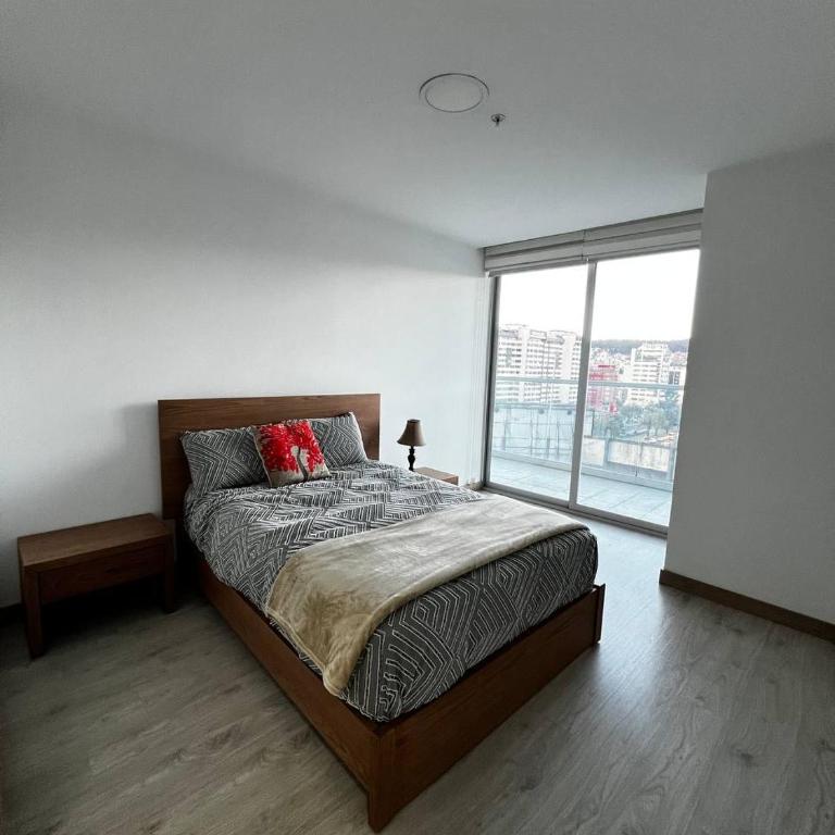 Depa de 3 dormitorios con piscina, jacuzzi y parking gratis - Three-Bedroom Apartment with Balcony - 14