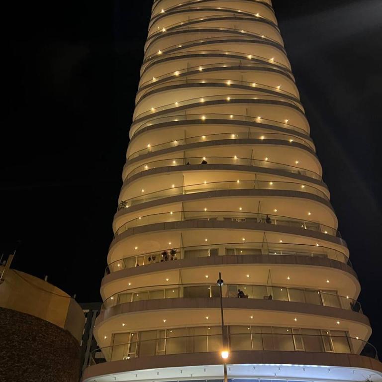 Depa de 3 dormitorios con piscina, jacuzzi y parking gratis - Three-Bedroom Apartment with Balcony - 31