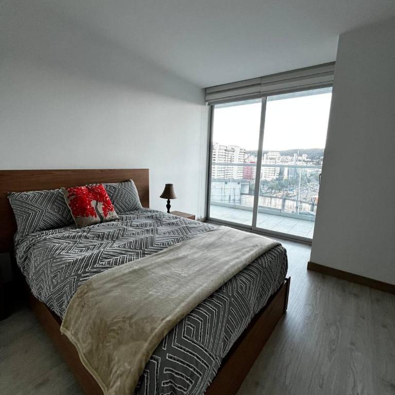 Depa de 3 dormitorios con piscina, jacuzzi y parking gratis - Three-Bedroom Apartment with Balcony - 10
