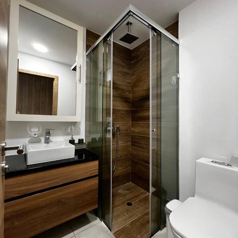 Depa de 3 dormitorios con piscina, jacuzzi y parking gratis - Three-Bedroom Apartment with Balcony - 15