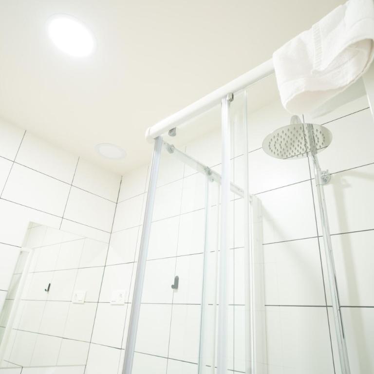 Adventure Hostel Madrid - Double Room with Private Bathroom - 5