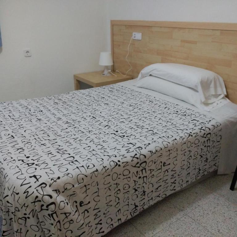 Hostal River - Double or Twin Room with Shared Bathroom - 1