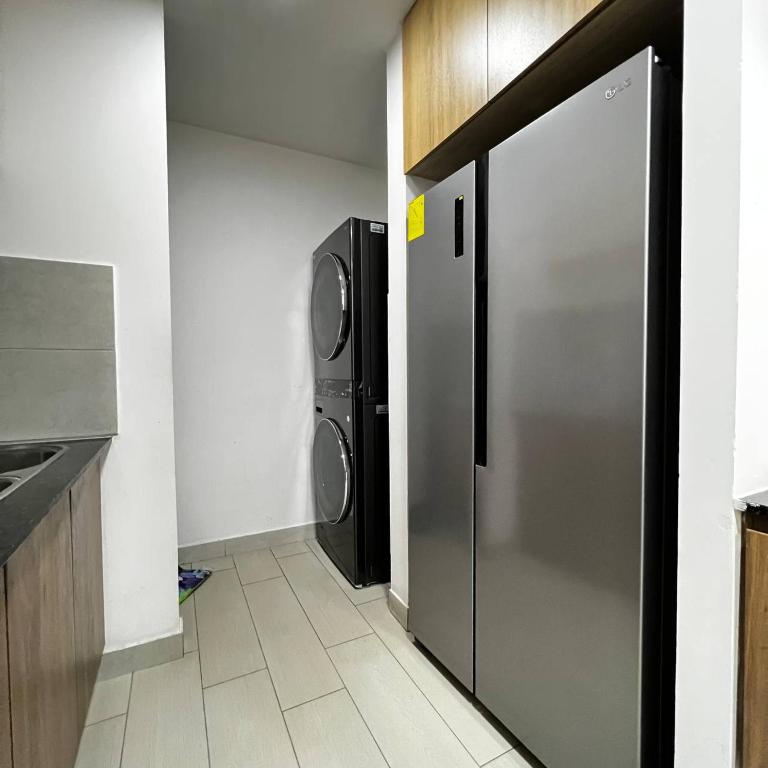 Depa de 3 dormitorios con piscina, jacuzzi y parking gratis - Three-Bedroom Apartment with Balcony - 30