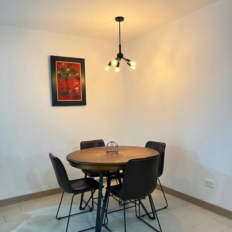 Depa de 3 dormitorios con piscina, jacuzzi y parking gratis - Three-Bedroom Apartment with Balcony - 21