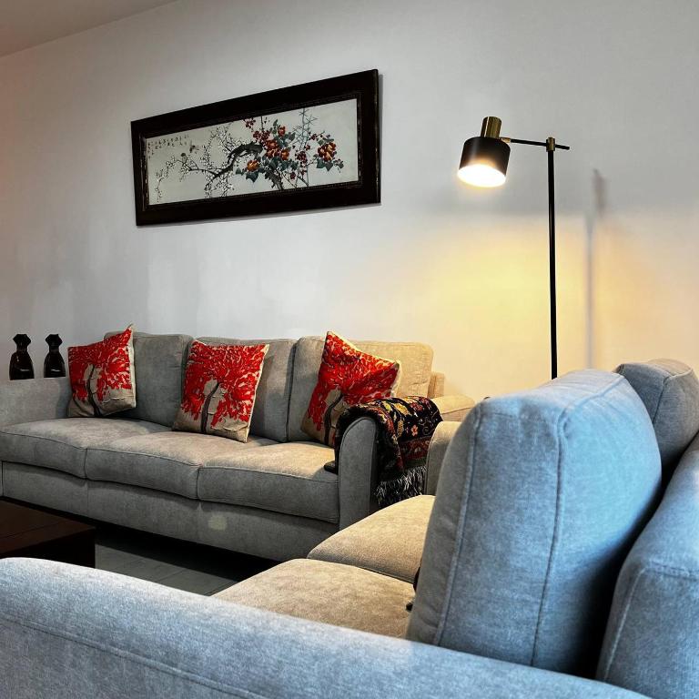 Depa de 3 dormitorios con piscina, jacuzzi y parking gratis - Three-Bedroom Apartment with Balcony - 25