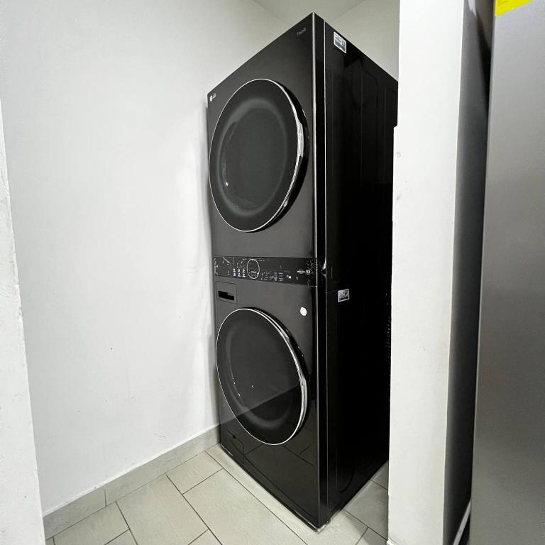 Depa de 3 dormitorios con piscina, jacuzzi y parking gratis - Three-Bedroom Apartment with Balcony - 29