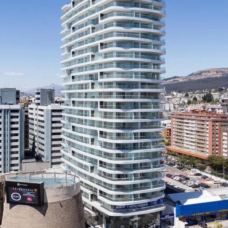 Depa de 3 dormitorios con piscina, jacuzzi y parking gratis - Three-Bedroom Apartment with Balcony - 1