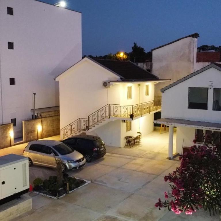 Buzuku House - Premium Quadruple Room - 6
