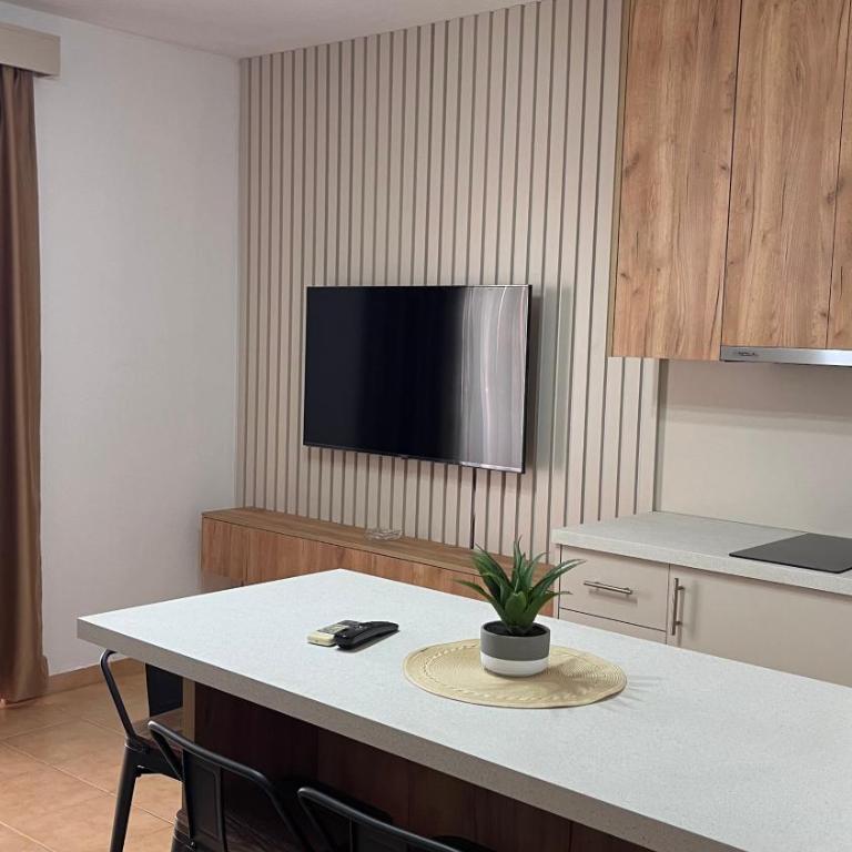 Buzuku House - Family Room with Balcony - 2