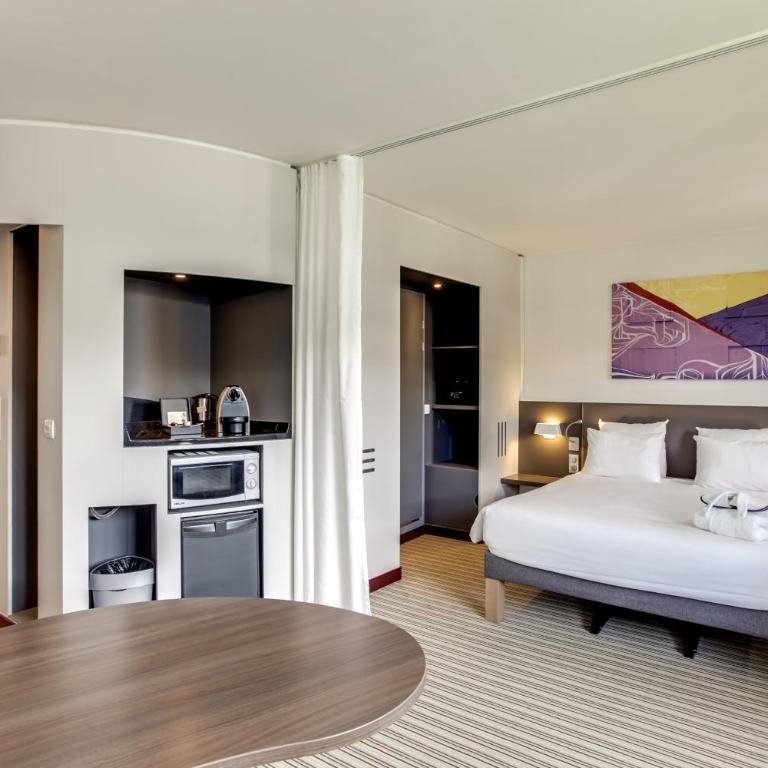 Novotel Suites Paris Stade de France - Executive Suite with One Double Bed and One Single Sofa Bed - 14