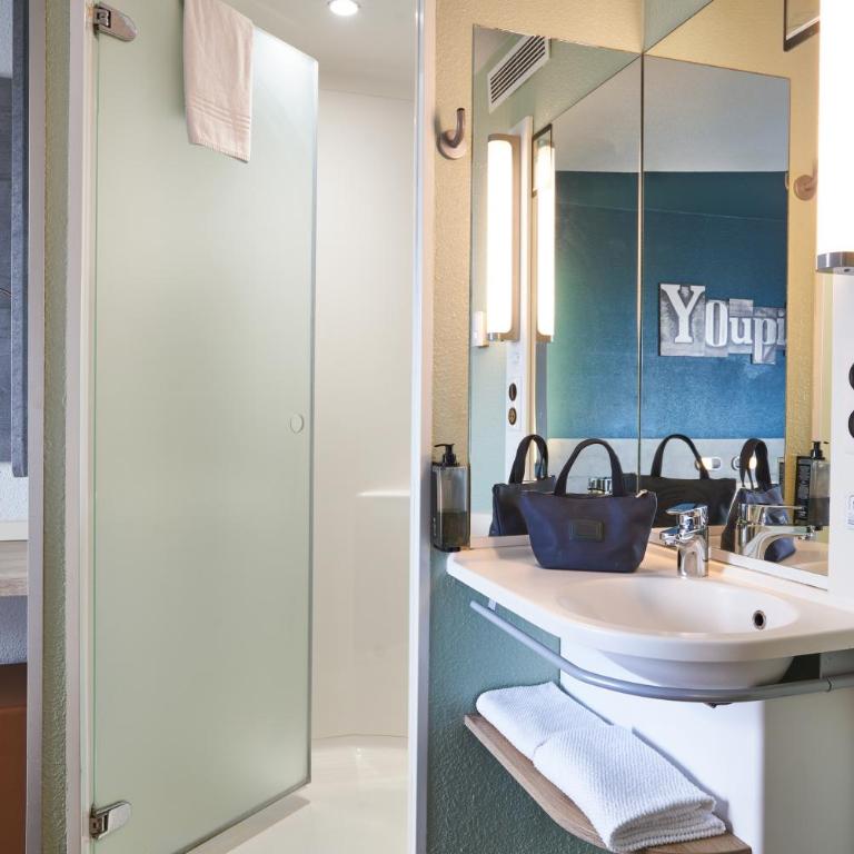 ibis budget Bordeaux Centre - Gare Saint Jean - Chambre Triple avec 2 Lits Simples et 1 Lit Superposé - 10