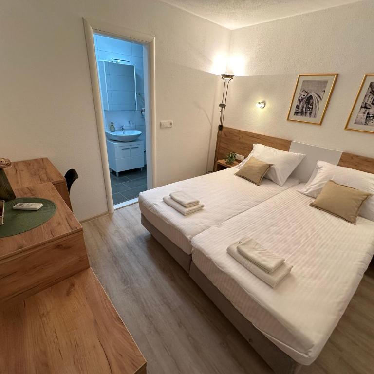 A-Rooms Serviced Accommodation in Mostar - Deluxe Double Room - 9