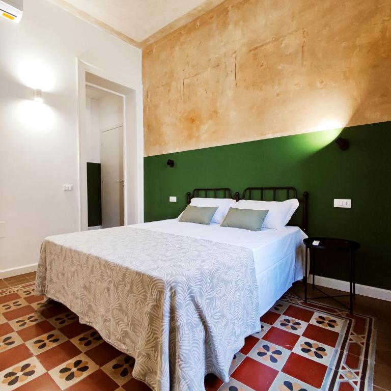 Donna Oliva Guest House - Double Room with Private Bathroom - 3