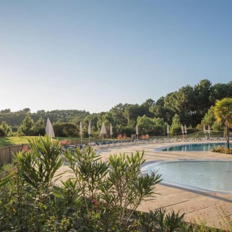 Charme & Nature - 2 chambres, cosy, Lac, Golf, Piscine, Terrasse, Parking, 2 à 5 pers max - Apartment mit 2 Schlafzimmern - 4