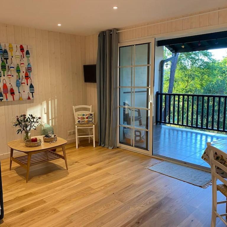 Charme & Nature - 2 chambres, cosy, Lac, Golf, Piscine, Terrasse, Parking, 2 à 5 pers max - Apartment mit 2 Schlafzimmern - 3