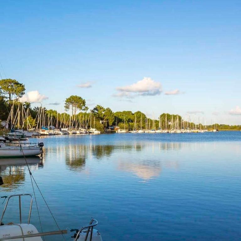 Charme & Nature - 2 chambres, cosy, Lac, Golf, Piscine, Terrasse, Parking, 2 à 5 pers max - Apartment mit 2 Schlafzimmern - 31