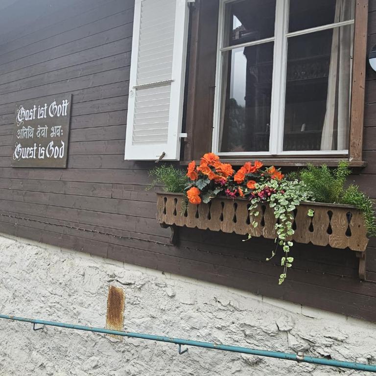 Chalet Maithili Lauterbrunnen -152-Year-Old Majestic Chalet - Chalet - 63