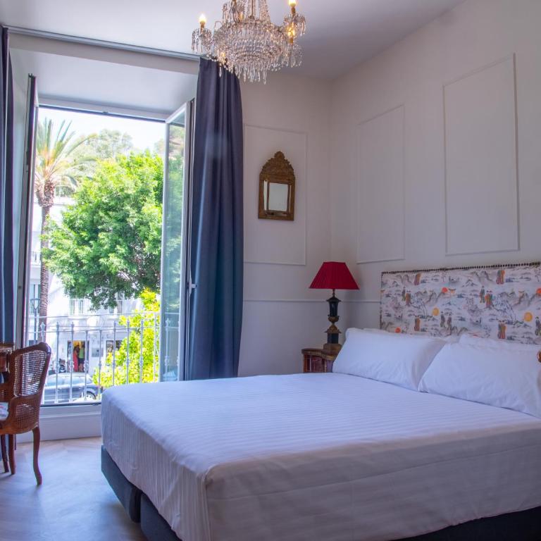 Pries Homes La Casa Azul - Deluxe King Room - 2
