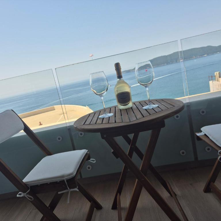 Rafailovici Beachfront Apartment - Apartman s 1 Spavaćom Sobom, Balkonom i Pogledom na More - 16