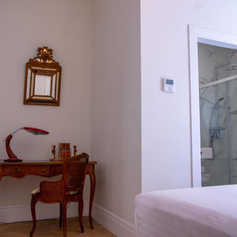 Pries Homes La Casa Azul - Double Room with Balcony - 5