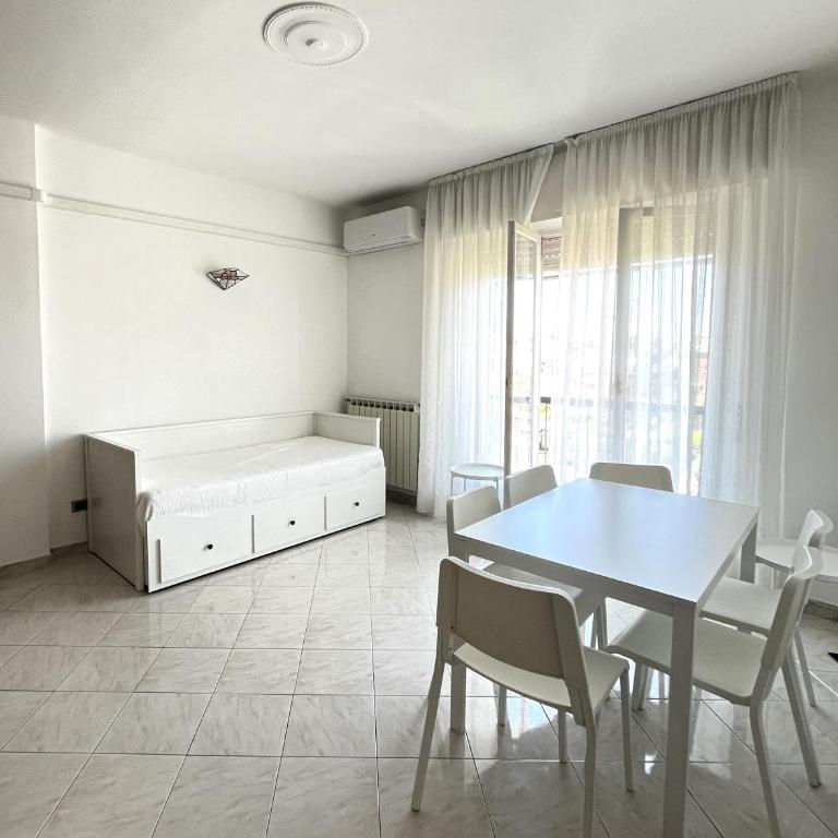 Bilocale con parcheggio privato vicino la stazione - Appartamento con 1 Camera da Letto - 4