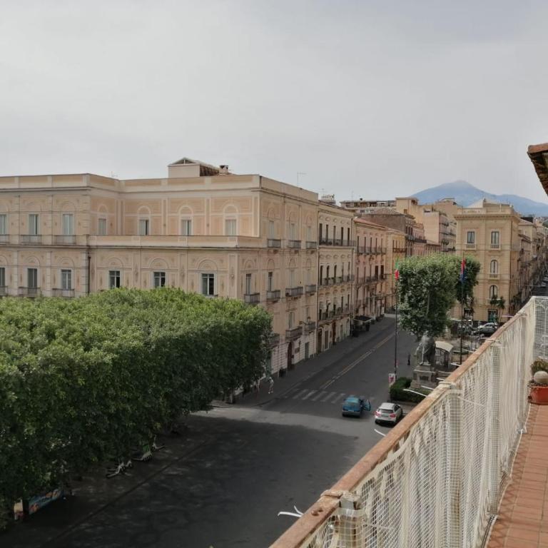 Penthouse view villa Bellini with elevator- Attico Bellini - Deluxe One-Bedroom Apartment with City View - 20