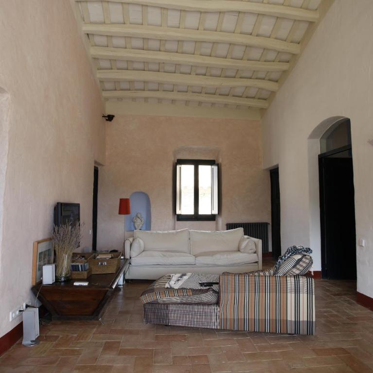 Fantástica casa con piscina y parking en el pueblo - Casa de 4 dormitorios - 10
