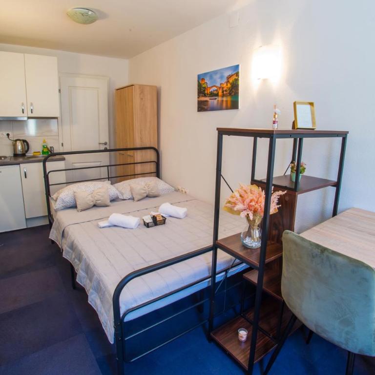 Studio Apartment Cozy Box - Studio - 1