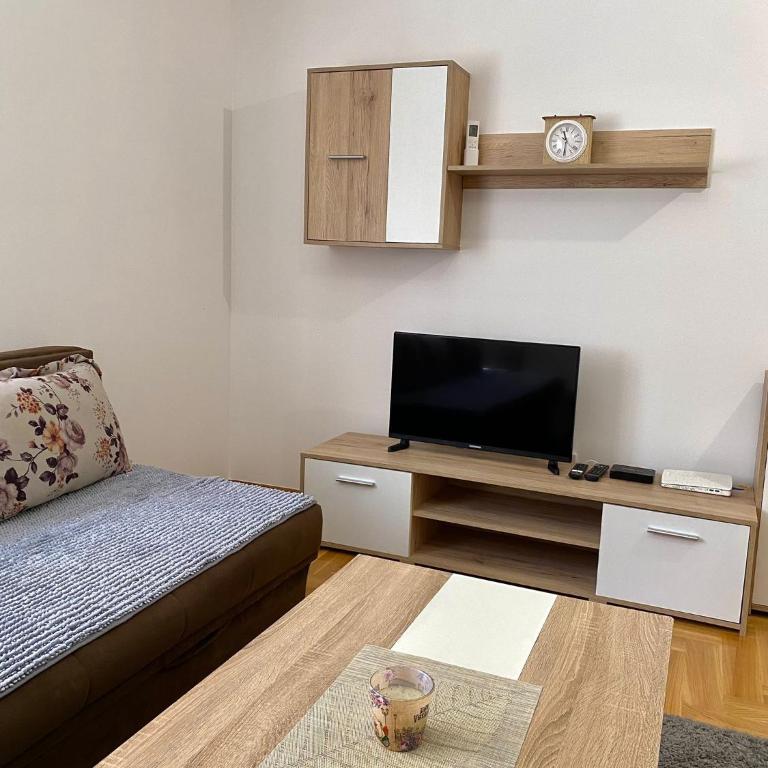 DB Apartment - Two-Bedroom Apartment - 13