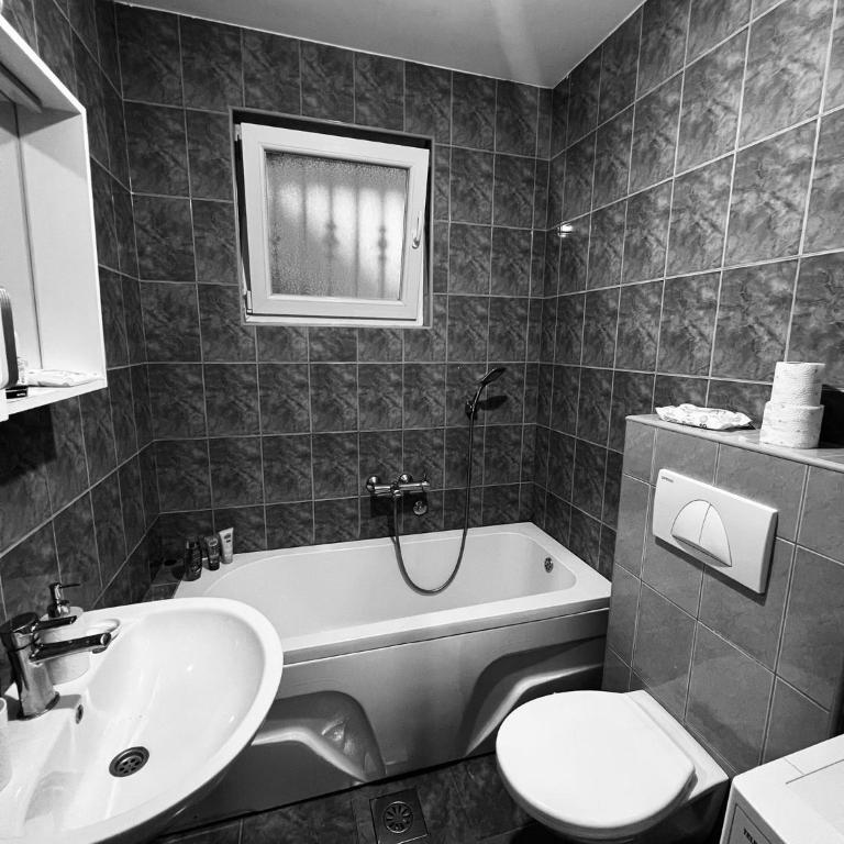 DB Apartment - Two-Bedroom Apartment - 27