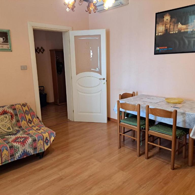 Mamma Gina - Two-Bedroom Apartment - 12