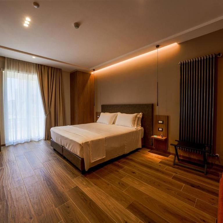 NAP Luxury Guest House Municipio - Camera Tripla con Vista Città - 5