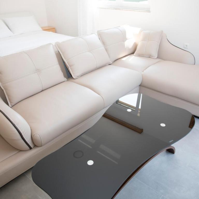 Kovac Riverfront Apartments - Studio with Balcony - 17
