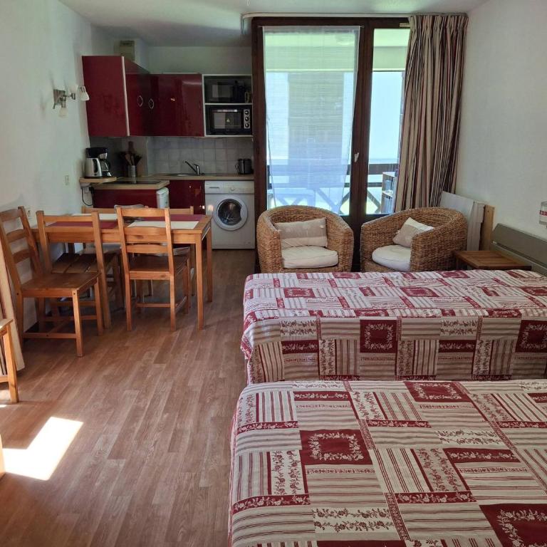 Studio lumineux avec Wifi et parking à Brides-les-Bains - Studio - 1